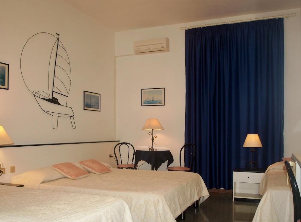 Hotel La Conchiglia La Maddalena  Extérieur photo